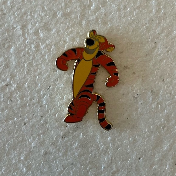 Disney Parks Donald Duck & Tigger Collector Pins – Set of 2 - Picture 4 of 5